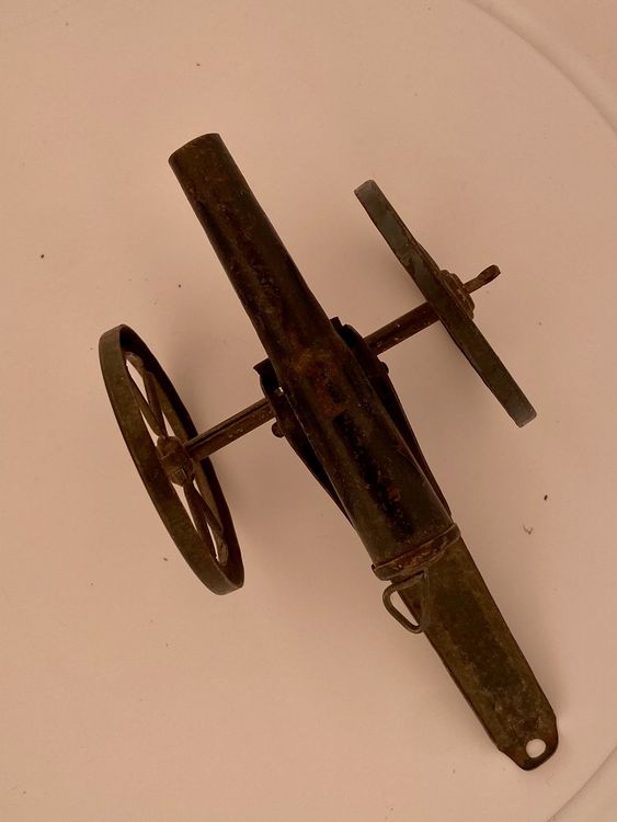 Jouets: Antike Kanone Spielzeug aus Blech Marke unbekannt. 15 x 7 cm – D'occasion à Zürich par Nobs1 4