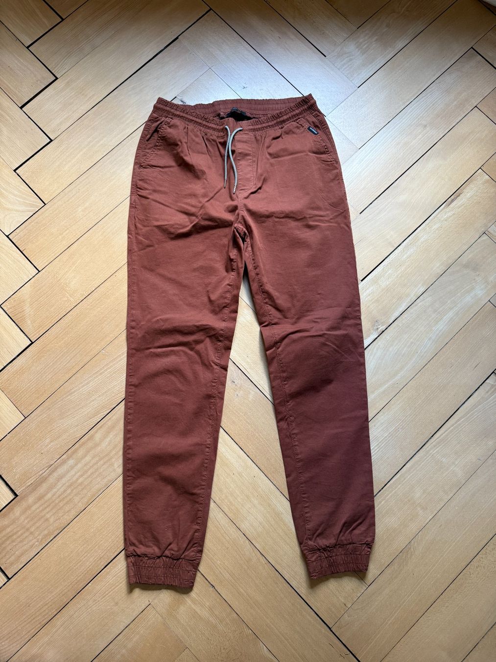 Pantalons: RECOLUTION - Hose rostbraun L – D'occasion à Zürich par Diazaio