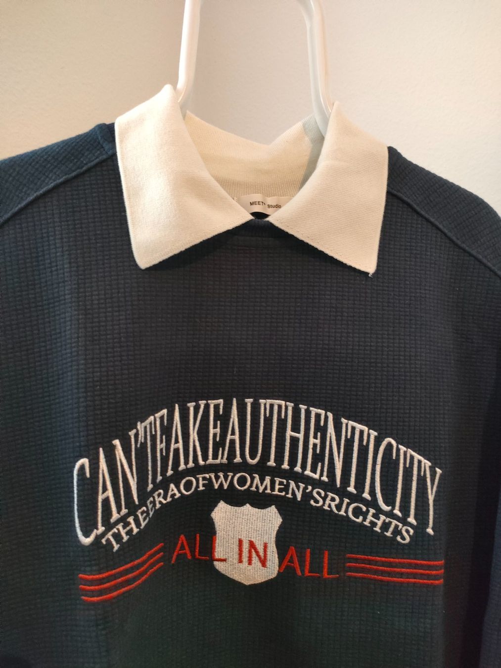 Maglioni & Felpe: Wunderschönes Sweatshirt mit Textmotiv – Nuovo (secondo la descrizione) da Dietikon venduto da MJ_Sporting 1