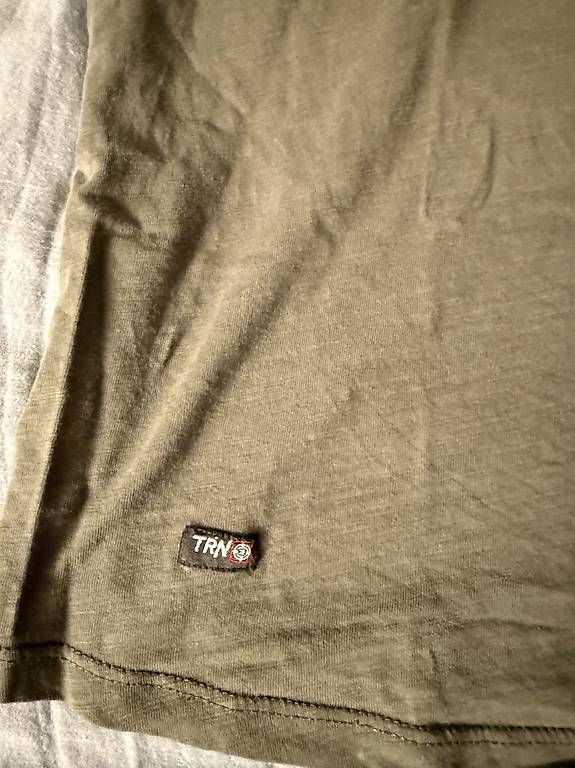 T-Shirts: Olivgrünes T-Shirt mit Brusttasche  – Gebraucht aus Wädenswil von dom_pz5d 1
