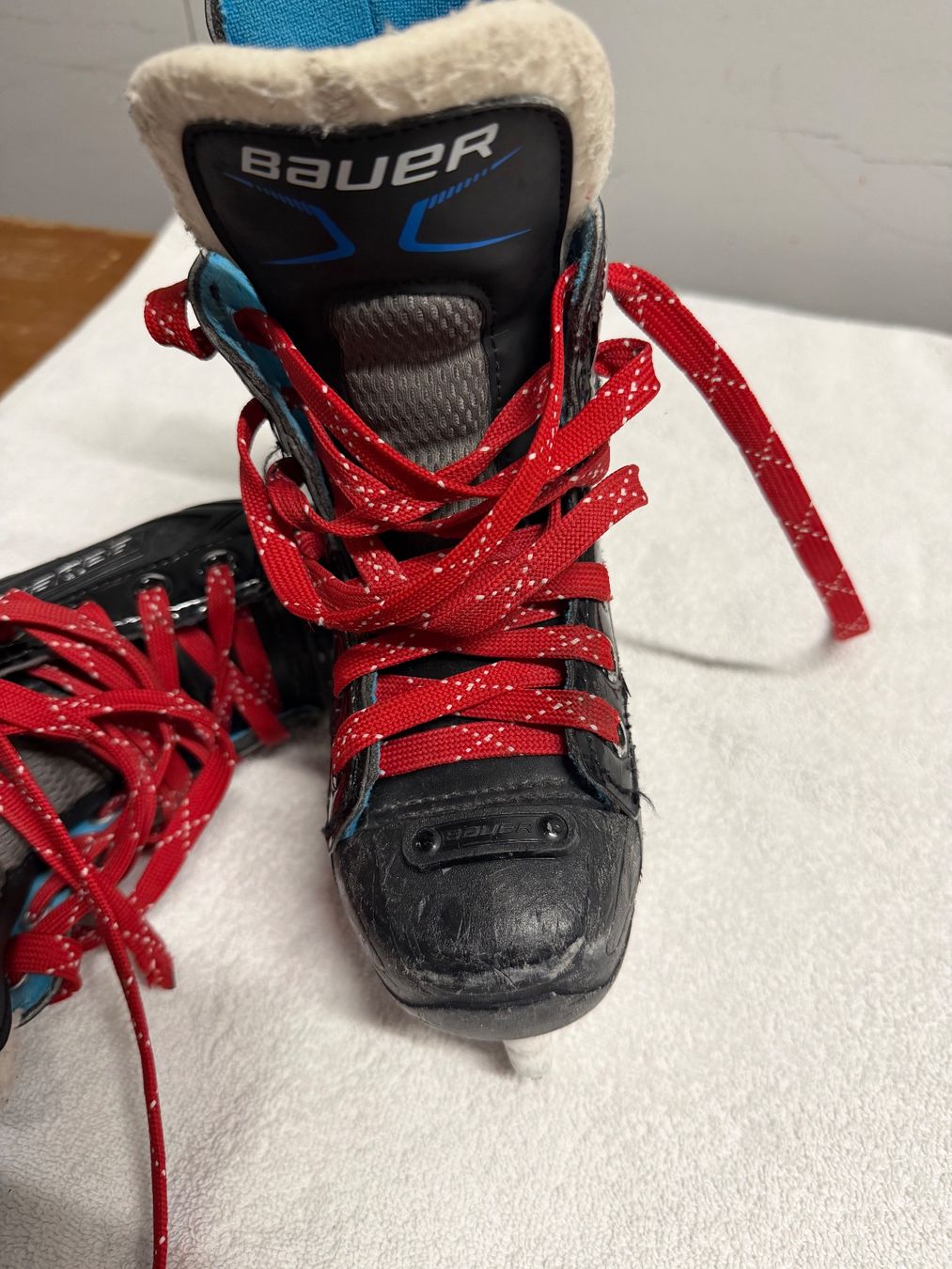 Bauer Pattini da ghiaccio: Eishockeyschlittschuh Bauer XLP YTH 12 – Usato da Gerzensee venduto da JaLe14