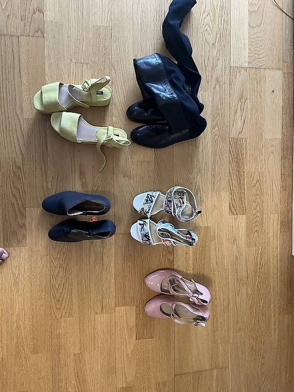 Scarpe da donna: Damensandalen (36) gelb – Usato da Zürich venduto da Tahim 2