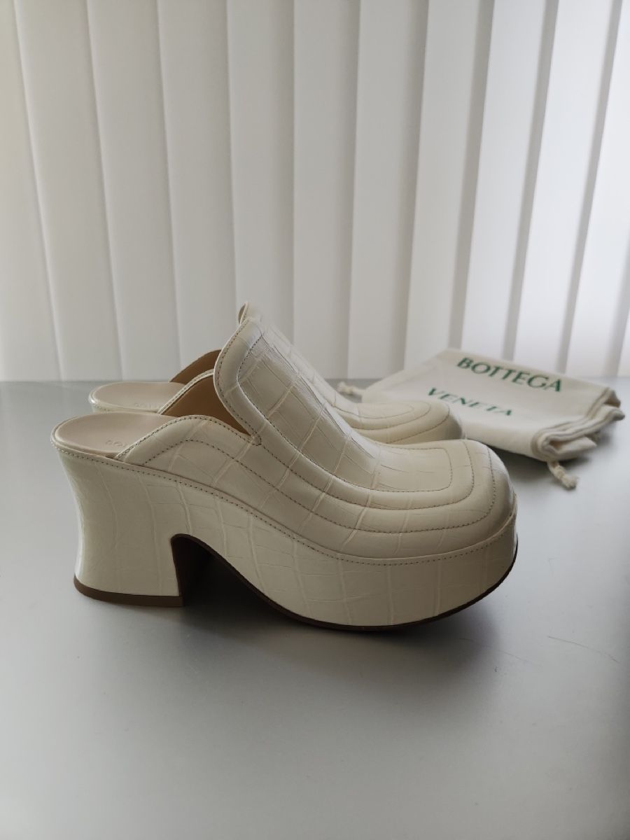 Bottega Veneta Chaussures femmes: Bottega Veneta White Leather Platform Mules Size 37 – Neuf (Voir description) à Basel par TIMELESS-FASHION 3