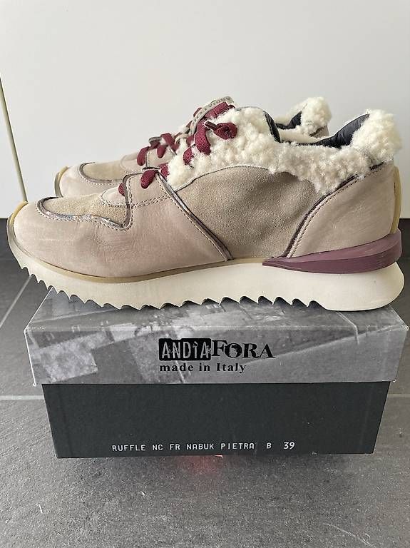 Chaussures femmes: Wintersneaker mit Lammfell – D'occasion à Meisterschwanden par xX3000Xx 1