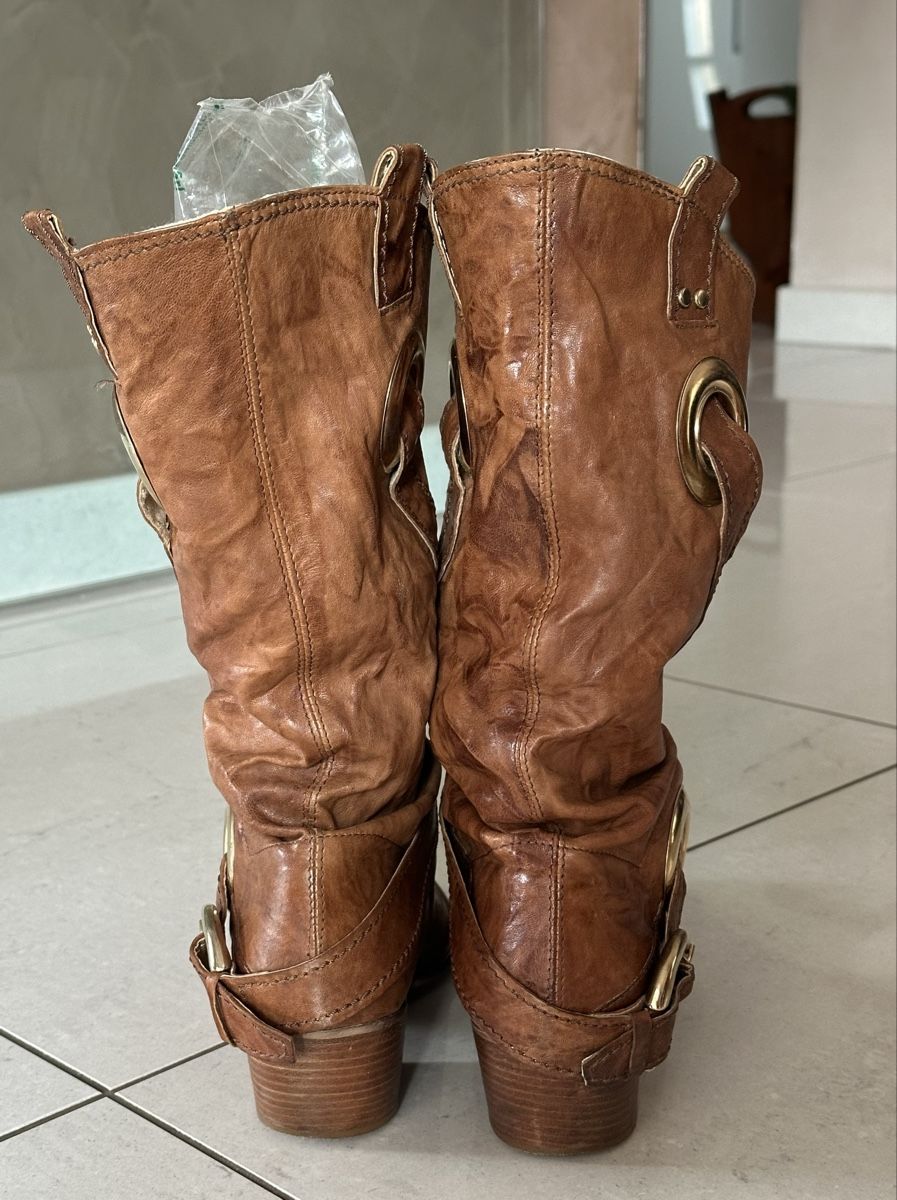 Scarpe da donna: Stivale in pelle Bata – Usato da Castel San Pietro venduto da Moregi 2