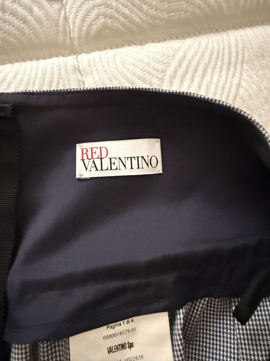 Valentino Gonne: Red Valentino Rock Gr 40IT – Usato da Zürich venduto da ifi_zp8b 3