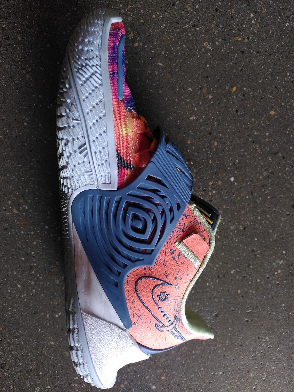 Nike Scarpe da uomo: Nike Kyrie Low 3 CJ1286-600 – Nuovo (secondo la descrizione) da Zürich venduto da aurelie.99 1