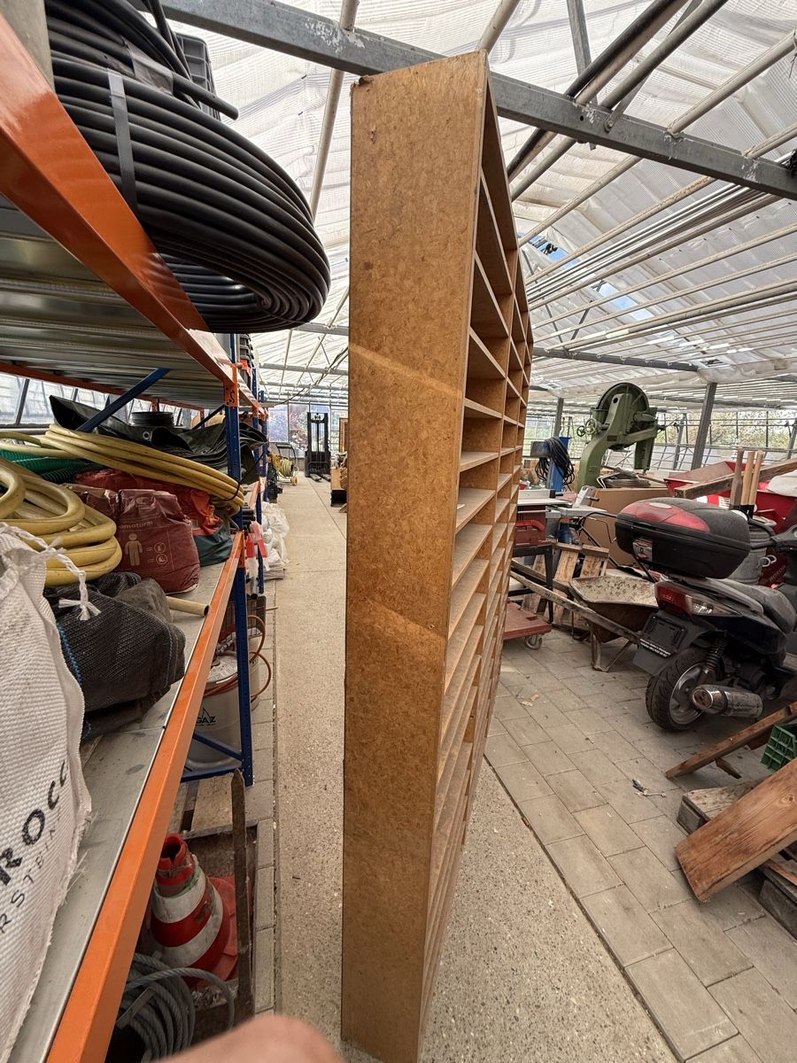 Scaffali: Antikes Holzregal – Usato da Binningen venduto da Binninger 2