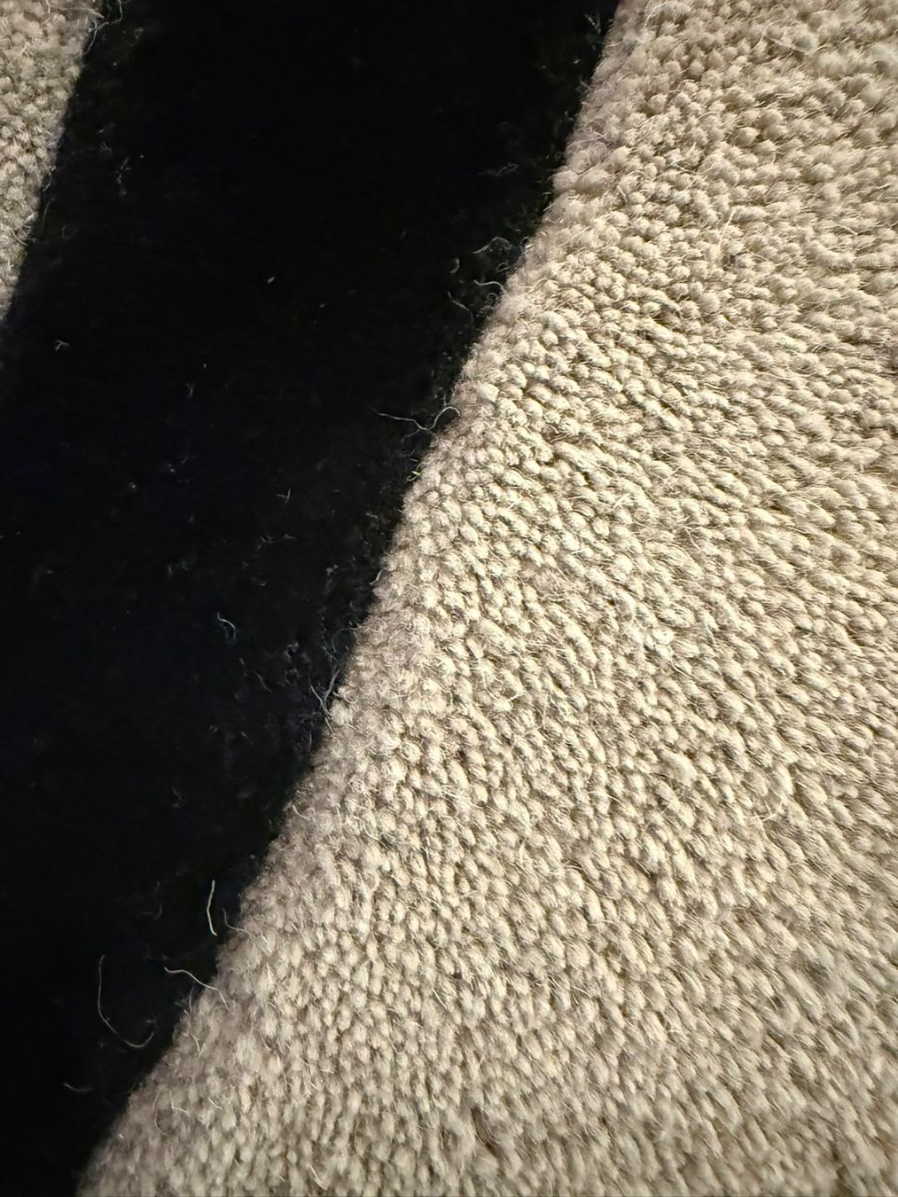 Tapis: Individueller moderner Teppich aus Indien – Neuf (Voir description) à Sins par Divo1 1