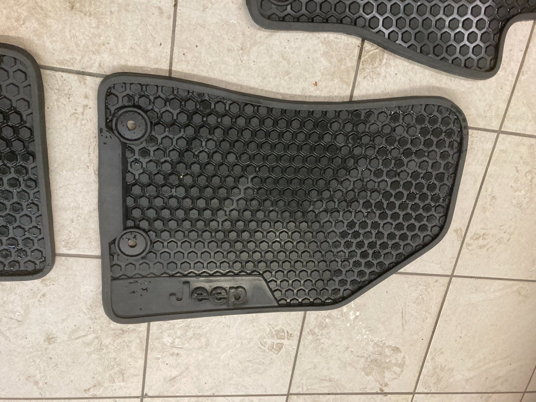 Jeep Teppiche / Matten: 4x Jeep Compass Fussmatten Gummi-Automatten – Gebraucht aus Cham von WB2223 3