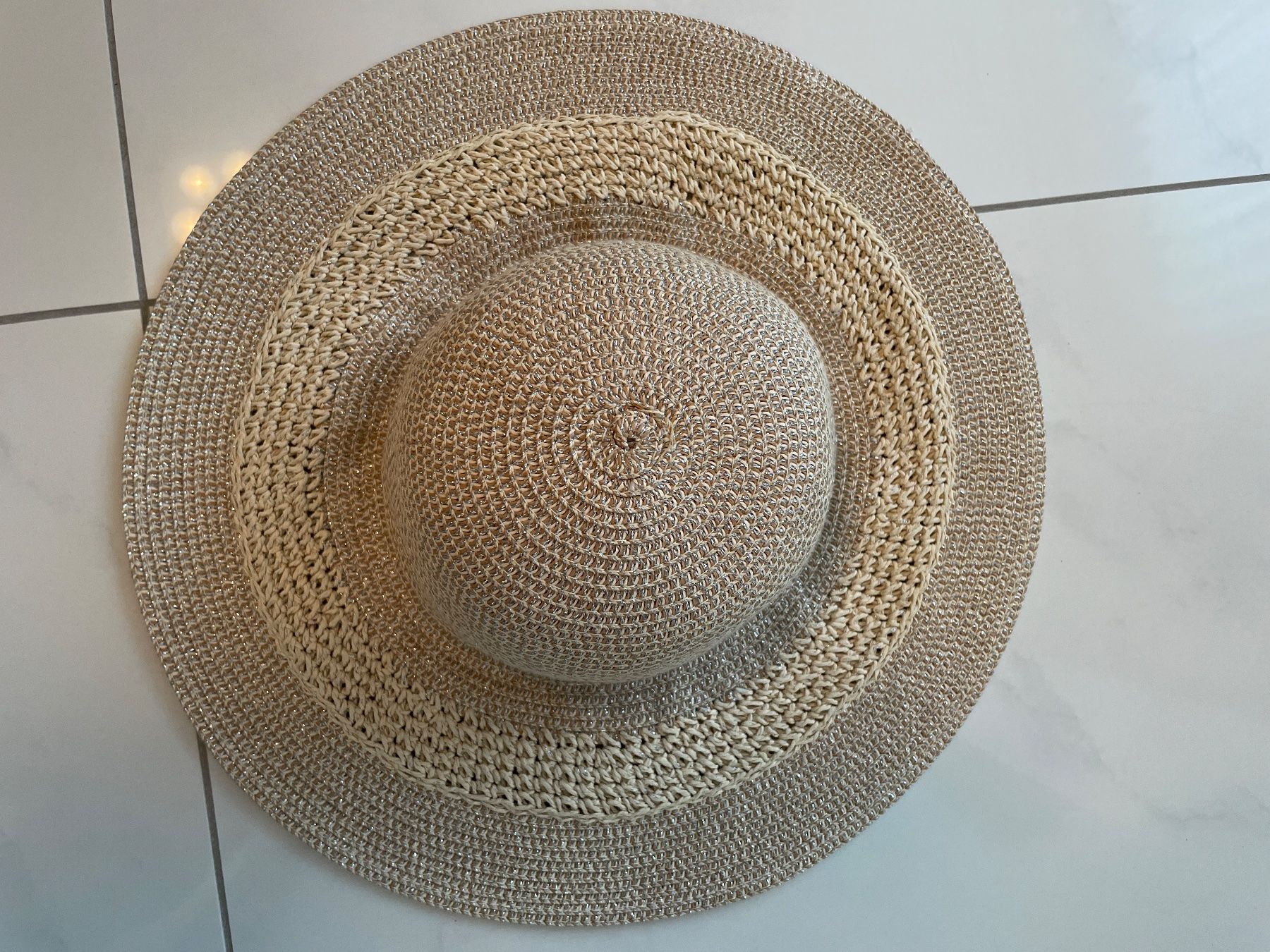 Hüte, Mützen & Caps: Sommerhut mit Silberfaden, neuwertig, chic – Neu (gemäss Beschreibung) aus Winterthur von seamaster1