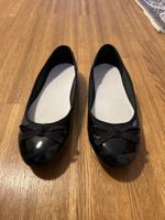 Elegante & glänzende schwarze Lack-Ballerinas Grösse 40