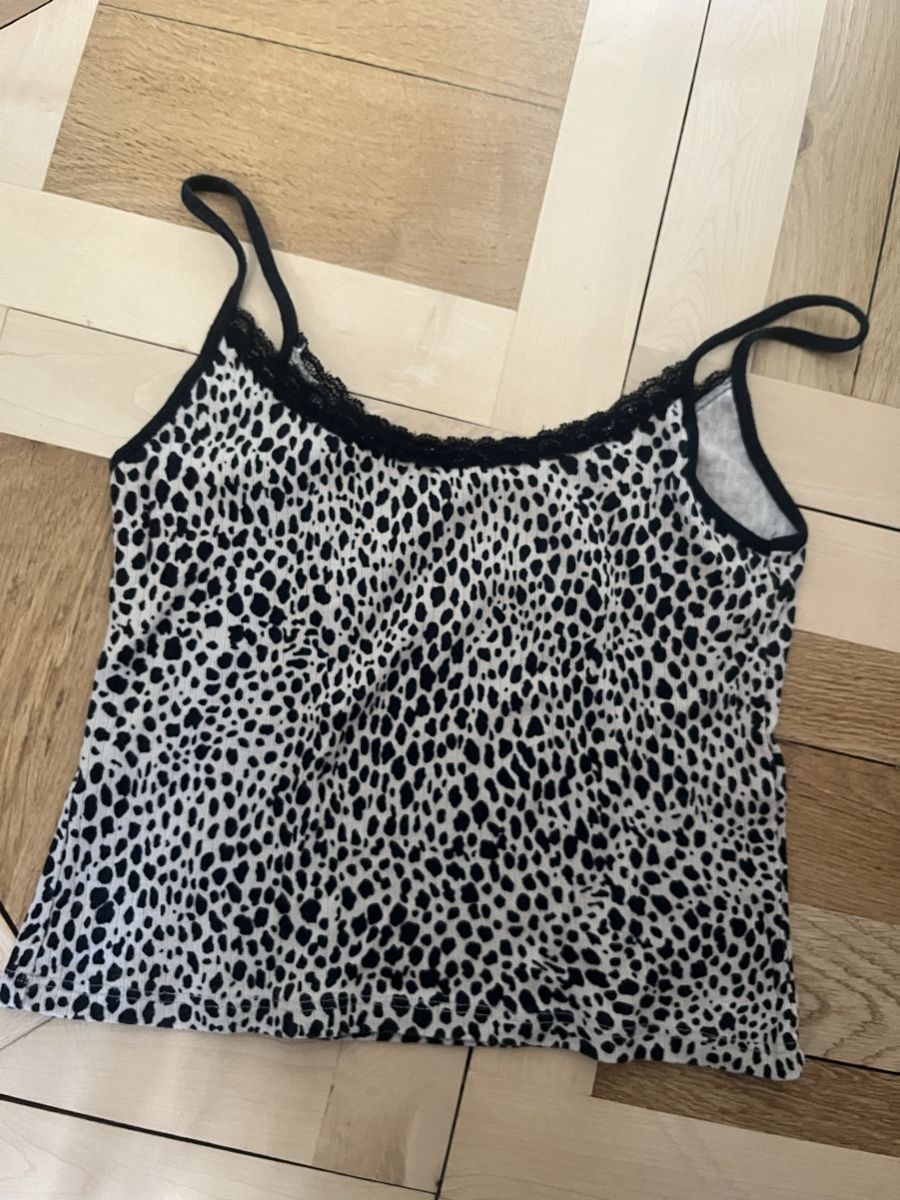 Brandy Melville Tops: Spaghettitop Brandy Melville Leo – Gebraucht aus Bern von ele_tg62