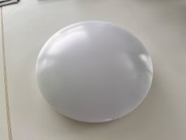 Deckenlampe mit Lampenschirm aus Kunststoff