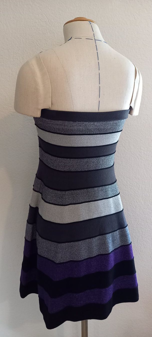 Vestiti: Schulterfreies Strickkleid mit Lurexglanz – Nuovo (secondo la descrizione) da Zwillikon venduto da Leewii 2