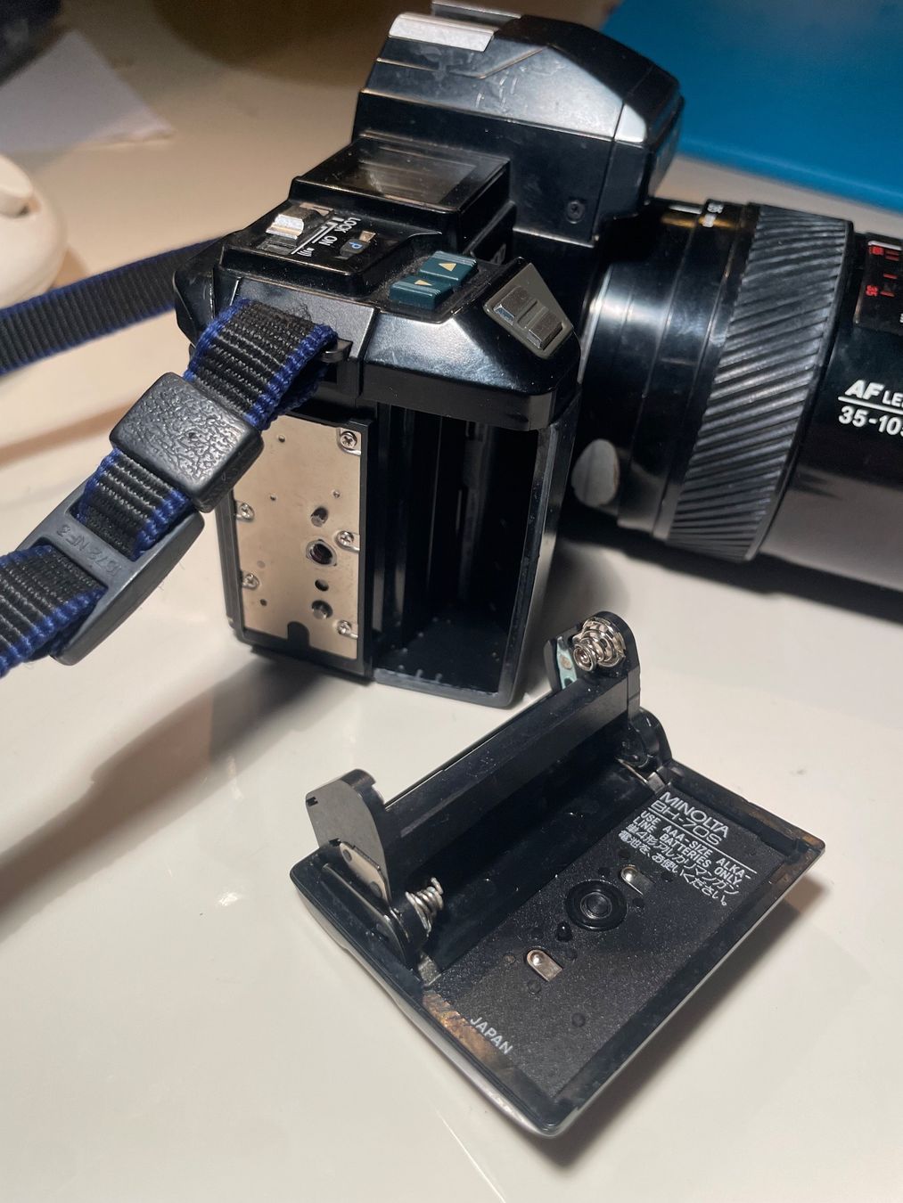 Minolta Fotocamera: Minolta 7000 AF Analog Kamera mit Objektiv – Usato da Embrach venduto da xenovolcano 6