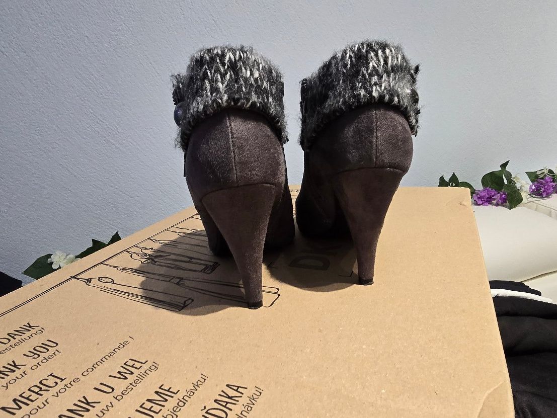 Scarpe da donna: Stiefelette Damen Grösse 39 – Usato da Chur venduto da Mikymiki 2