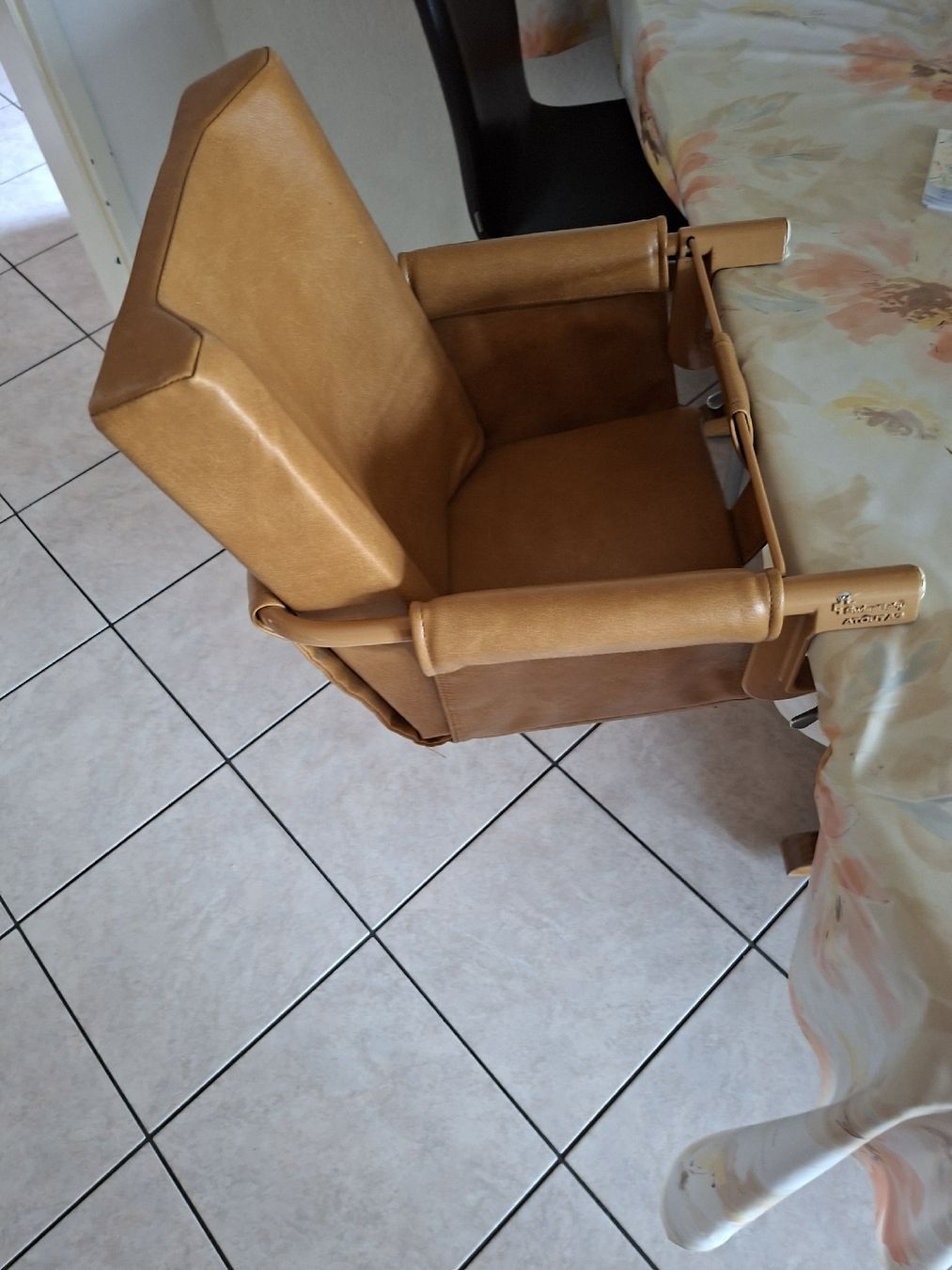Sièges auto: siège bébé a fixer à la table  – D'occasion à Cournillens par masoeur