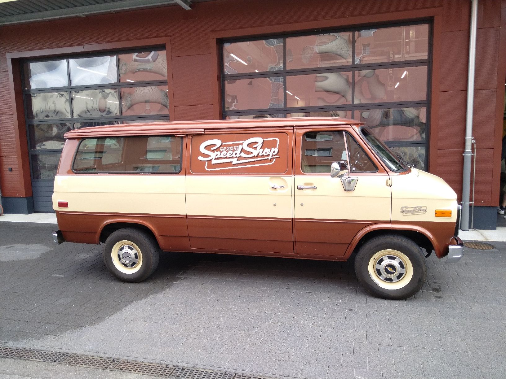 Chevrolet Automobili: Chevrolet Van G30 – Usato da Steinen venduto da Blackcadillac 1