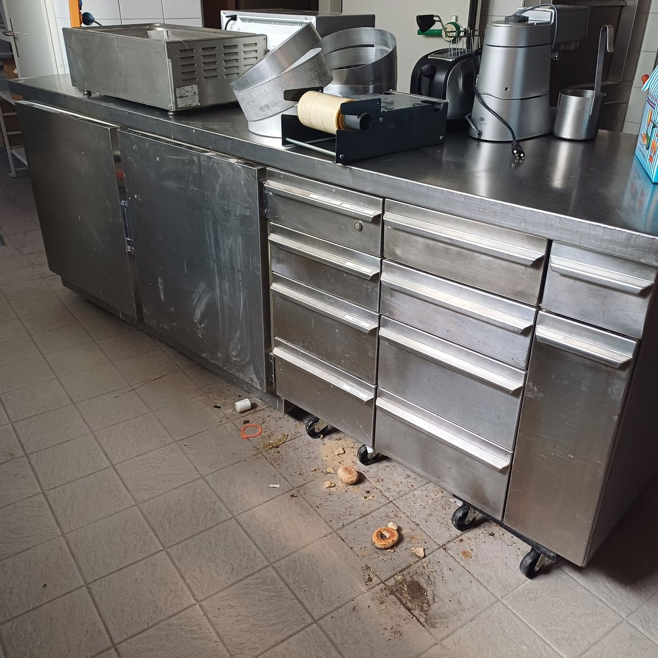 Appareils de cuisine: Backstubenmöbel zum Teig haben – D'occasion à Wiler b. Utzenstorf par rosarot2007 1
