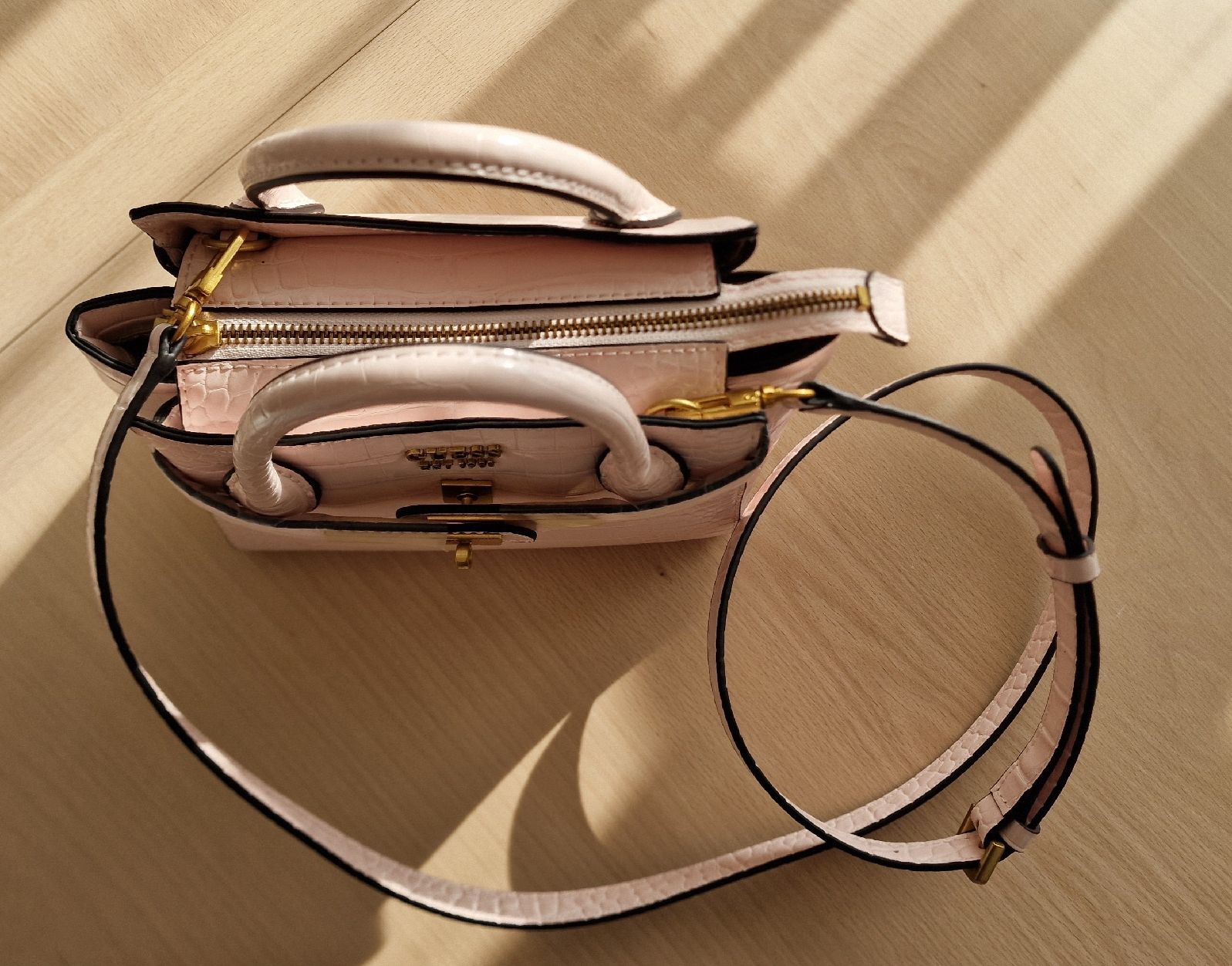 Guess Borse: GUESS Enisa Mini Satchel – Nuovo (secondo la descrizione) da Unterentfelden venduto da log_b9sk 2