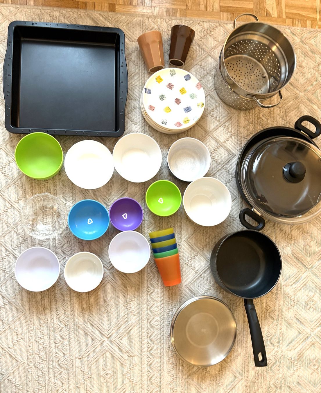 Set di piatti: Pfannen ,Teller, Kaffeetassen, Schüsseln, Becher, Blech – Usato da Glattbrugg venduto da Ariel012 1