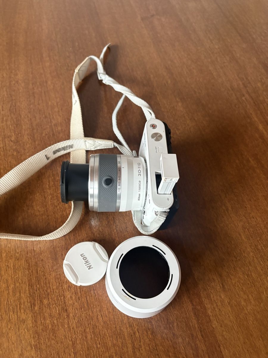 Nikon Fotocamera: Nikon 1 J1 Systemkamera Weiss  – Usato da Basel venduto da Tro_1can 1