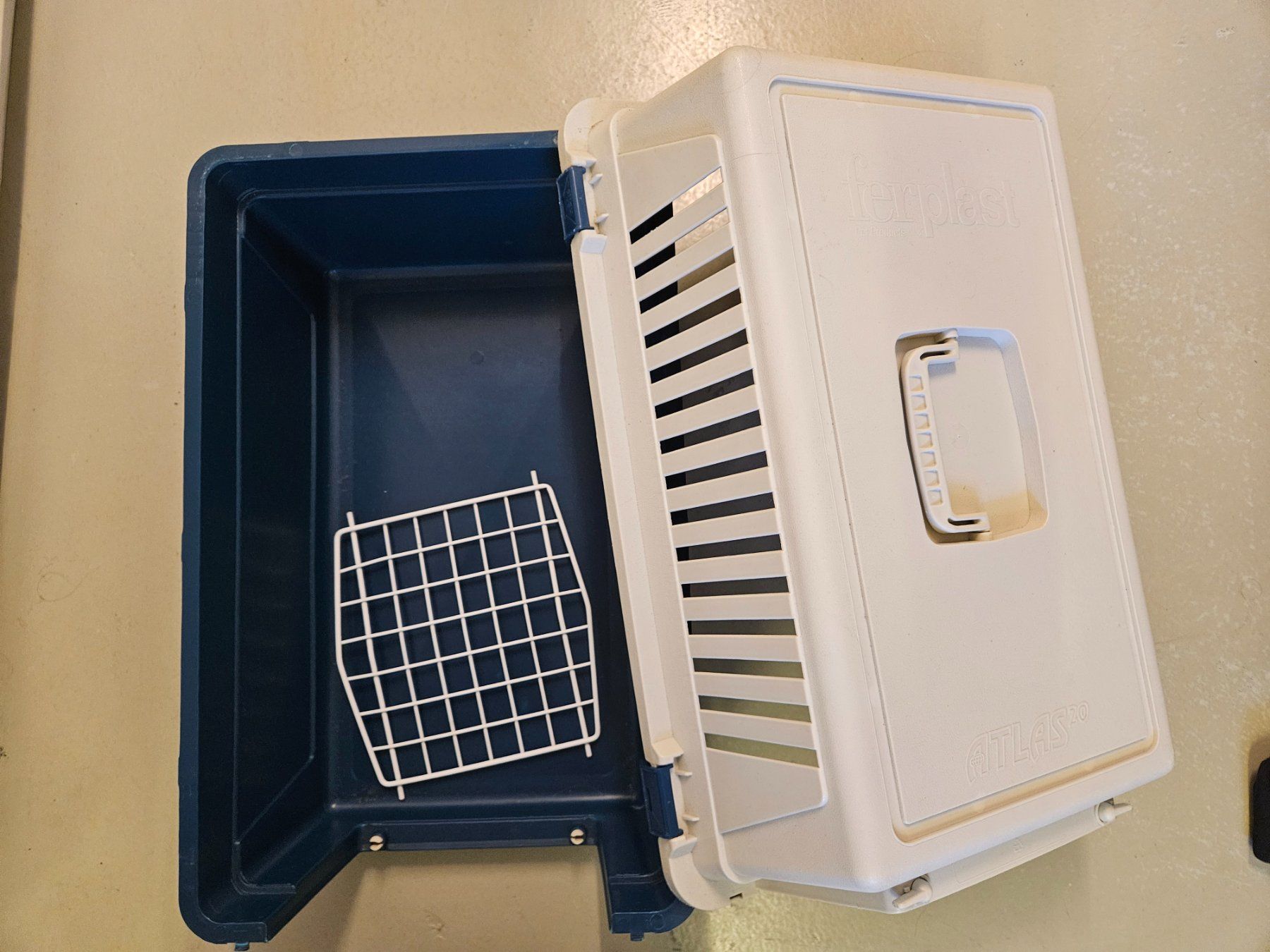 Ferplast Gabbie, trasporto & Sicurezza: Transportbox für Katzen – Usato da Diepoldsau venduto da Theatom0 1