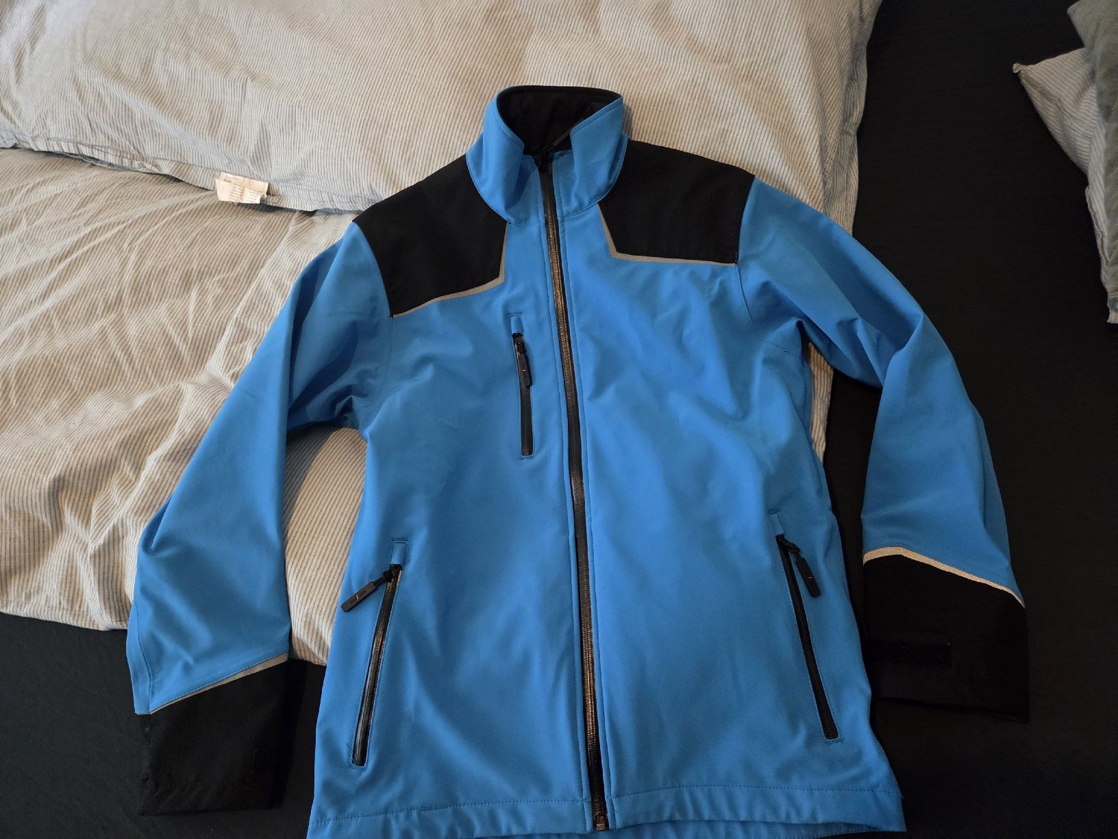 Helly Hansen Giacche: Helly Hansen Jacke, Gr. M/L 42/44 – Nuovo (secondo la descrizione) da Adlikon b.Regensdf venduto da che_xxb9