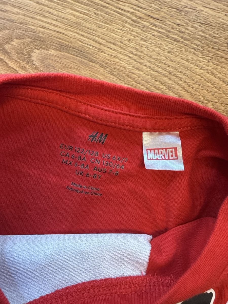 H&M Chemises, T-shirts & Polos: T-Shirt Spider-Man Gr. 122/128 – D'occasion à Rohr b. Olten par -FaLu- 2