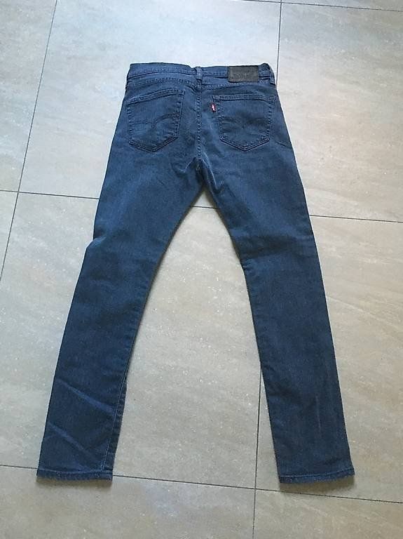 Levi's Pantaloni: Levi's 514 Slim Straight Jeans – Nuovo (secondo la descrizione) da Basel venduto da Nofretete39 1