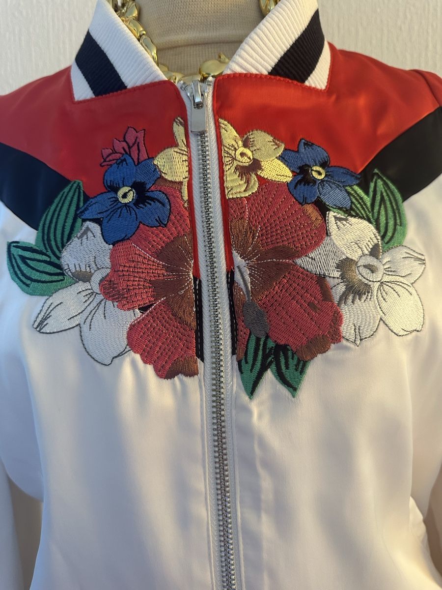 Maje Giacche: Bomber Maje à perroquet et fleurs brodées, taille 40 – Usato da Châtelaine venduto da Alexandra.jankowski 3