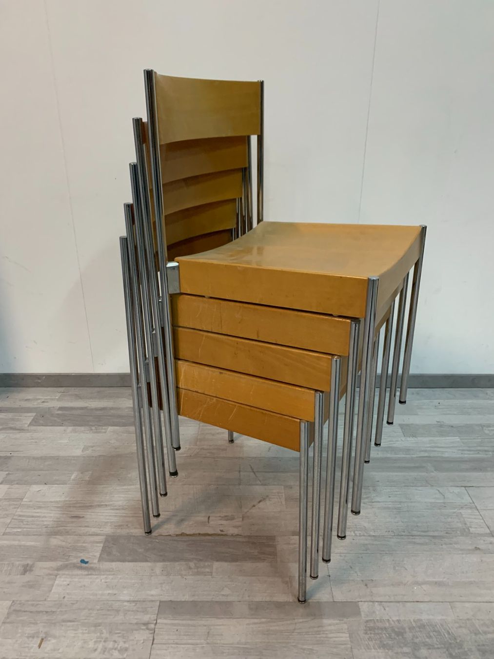 Horgen Glarus Sedie: Stapelstuhl von Horgenglarus / Holz – Usato da Zürich venduto da ZuercherBrockenhaus