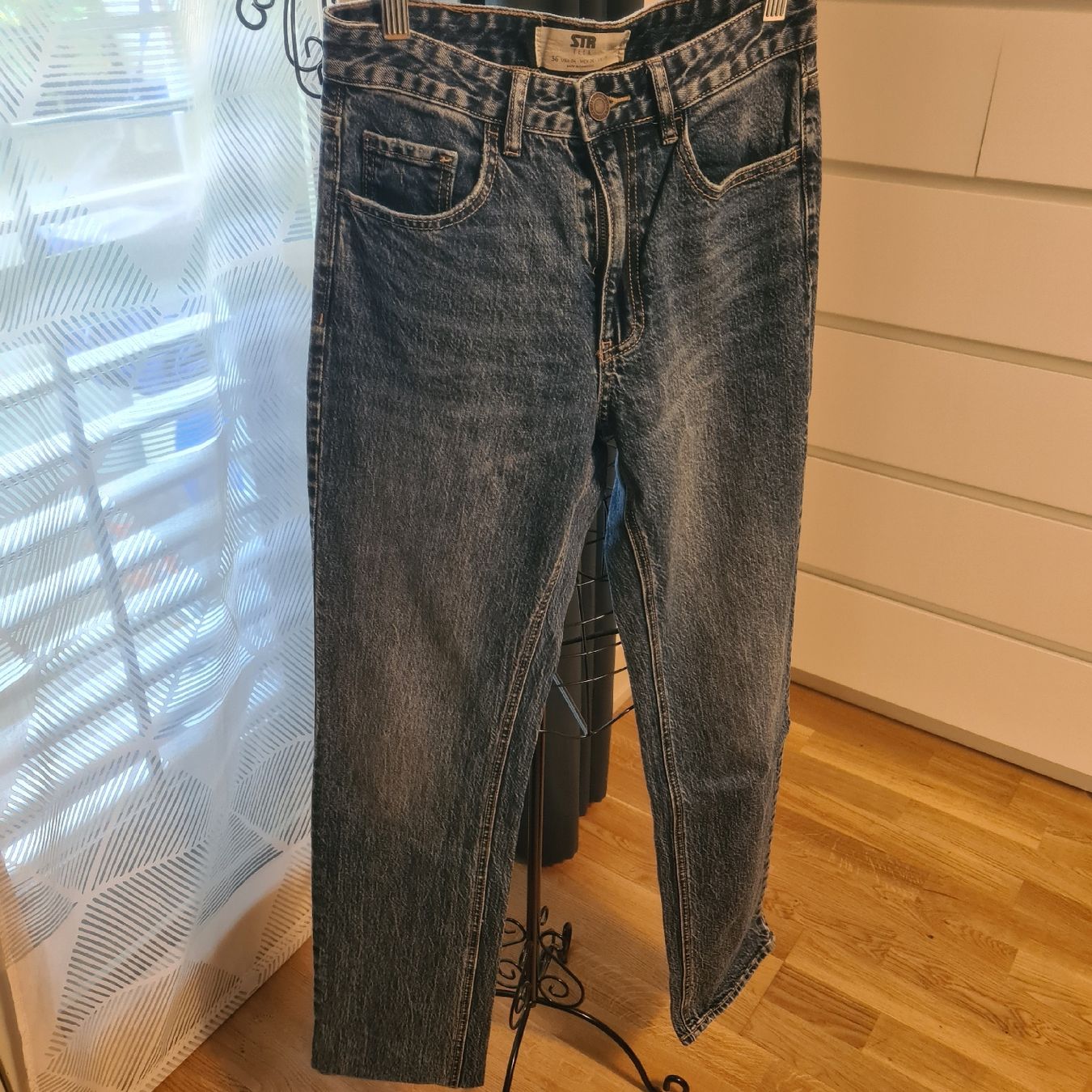 Stradivarius Jeans: jeans von stradivarius gr 36 – Nuovo (secondo la descrizione) da zürich venduto da janjaz