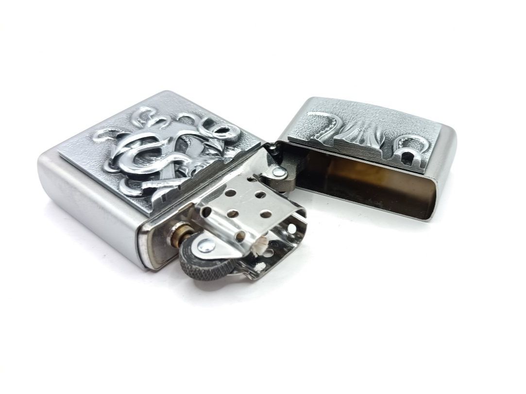 Zippo Accendini: ZIPPO Octupus Emblem Feuerzeug 2007815 – Nuovo e nell'imballaggio originale da Ennenda venduto da Benzinflamme 3