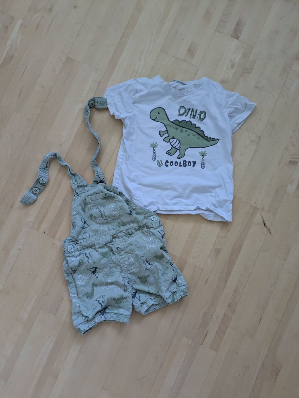 Lotti & Set di vestiti: Kurze Latzhose mit Shirt Gr. 98 – Usato da Bern venduto da macsandra