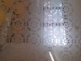 Glas mit Muster für Wohnungstüre