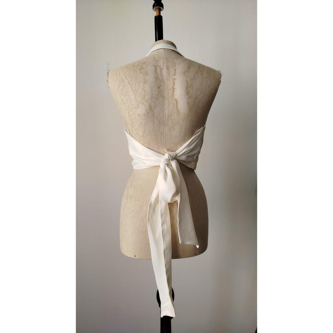 Zara Top: Satin Neckholder-Top mit Wasserfallausschnitt – Usato da St. Gallen venduto da jbu_ns6v 2