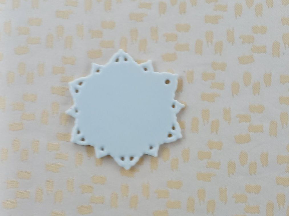 Alle Dekorationen: Porzellan Medallion zum Hängen oder legen. – Neu und originalverpackt aus Winistorf von acreativ 1