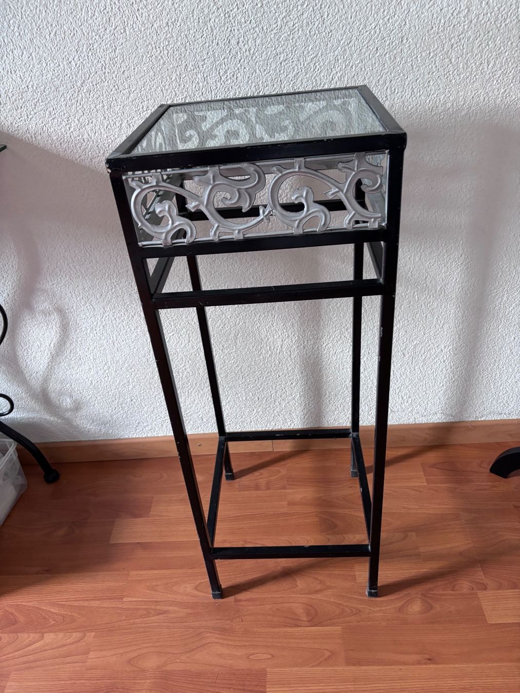 Tavoli: Beistelltisch mit Glasplatte – Usato da Balsthal venduto da Uroby