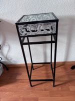 Beistelltisch mit Glasplatte