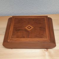 antike Holzschatulle mit Intarsien