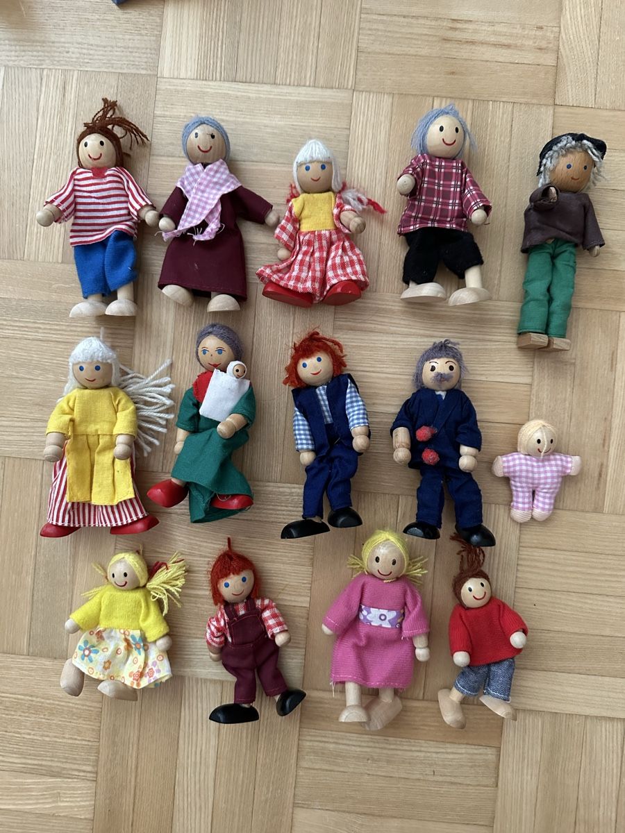Case e mobili per bambole: Holzpuppen Figuren – Usato da Muri b. Bern venduto da AnshaR
