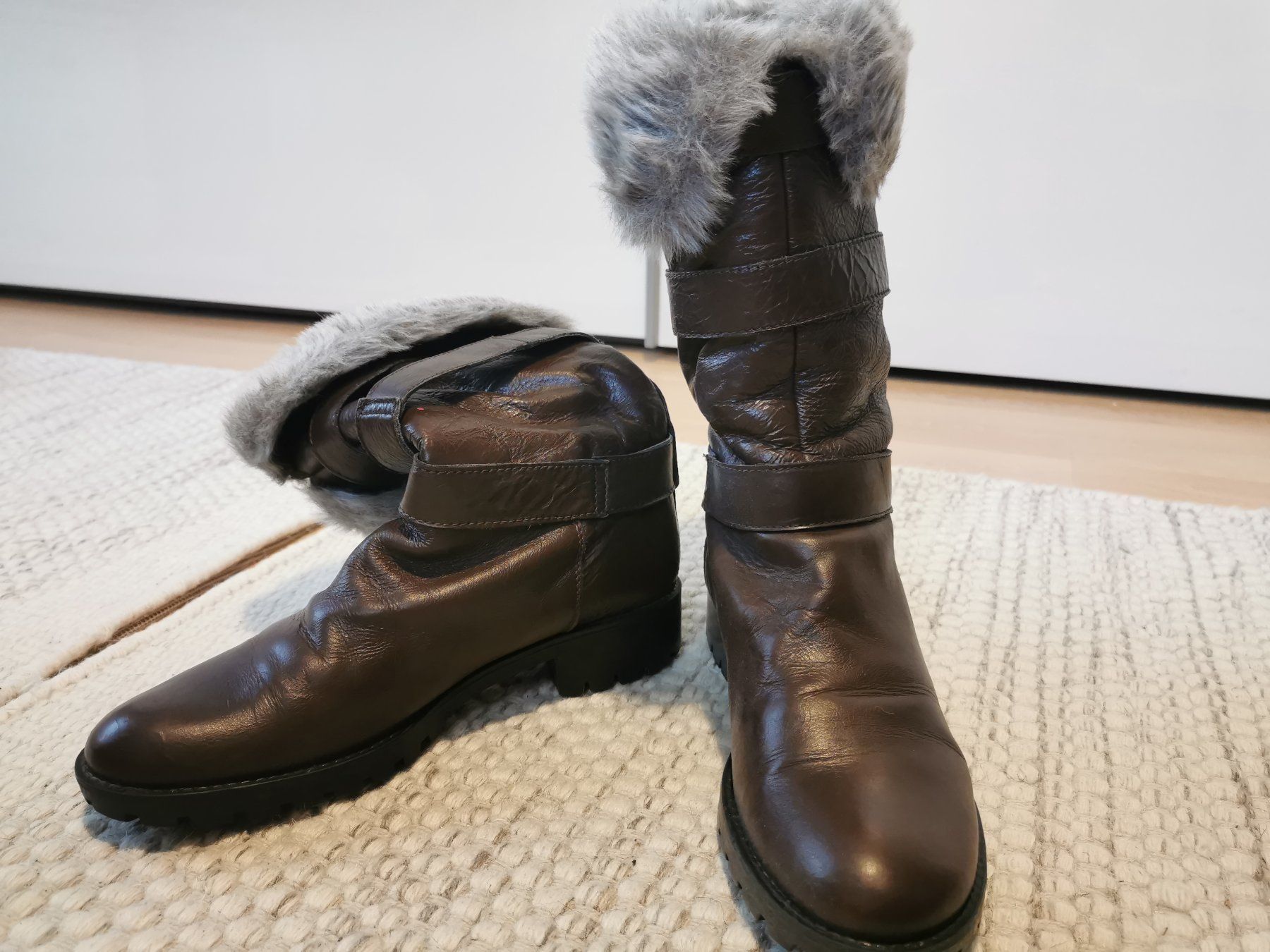 Scarpe da donna: Bata Lederstiefel mit Fellbesatz – Usato da Luzern venduto da buypie 1