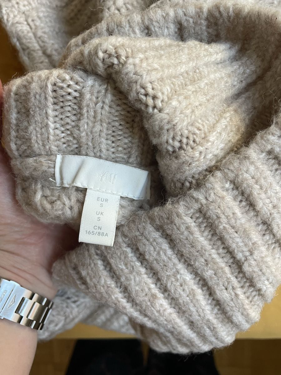 H&M Maglioni & Felpe: Oversize Strickpullover mit Zopfmuster, Grösse S – Usato da Zürich venduto da Carlajimena 5