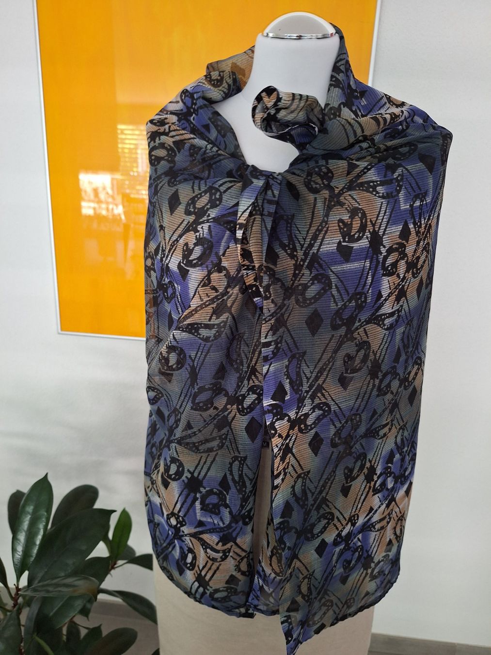 Foulard & Sciarpe: Schultertuch / Stola / Rock – Usato da Mühlethal venduto da prackendorf 2