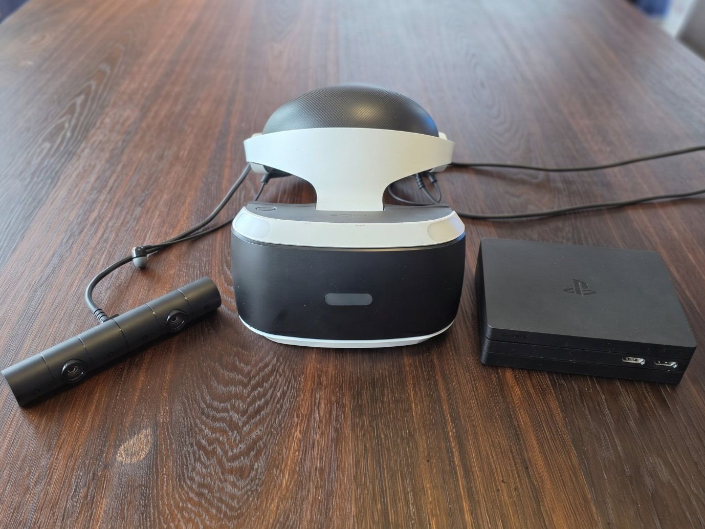 Sony Consoles: Sony PS4 Pro 1TB + PlayStation VR Set | Kamera & Controller – D'occasion à Basel par con_q8xm 5