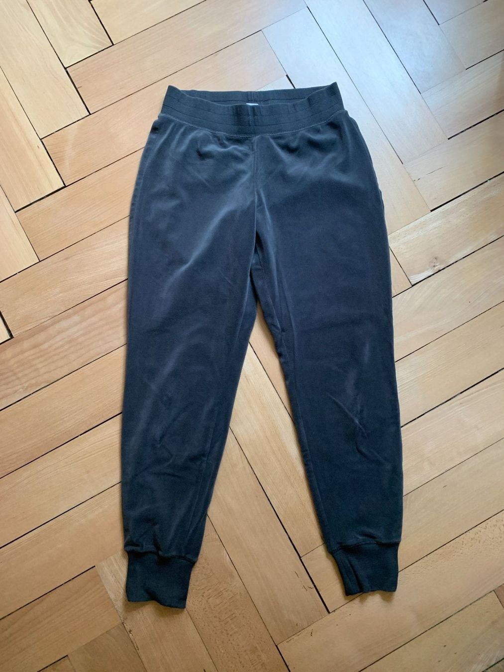 H&M Pantaloni: Plüsch Trainerhose dunkelgrau S – Usato da Zürich venduto da Diazaio