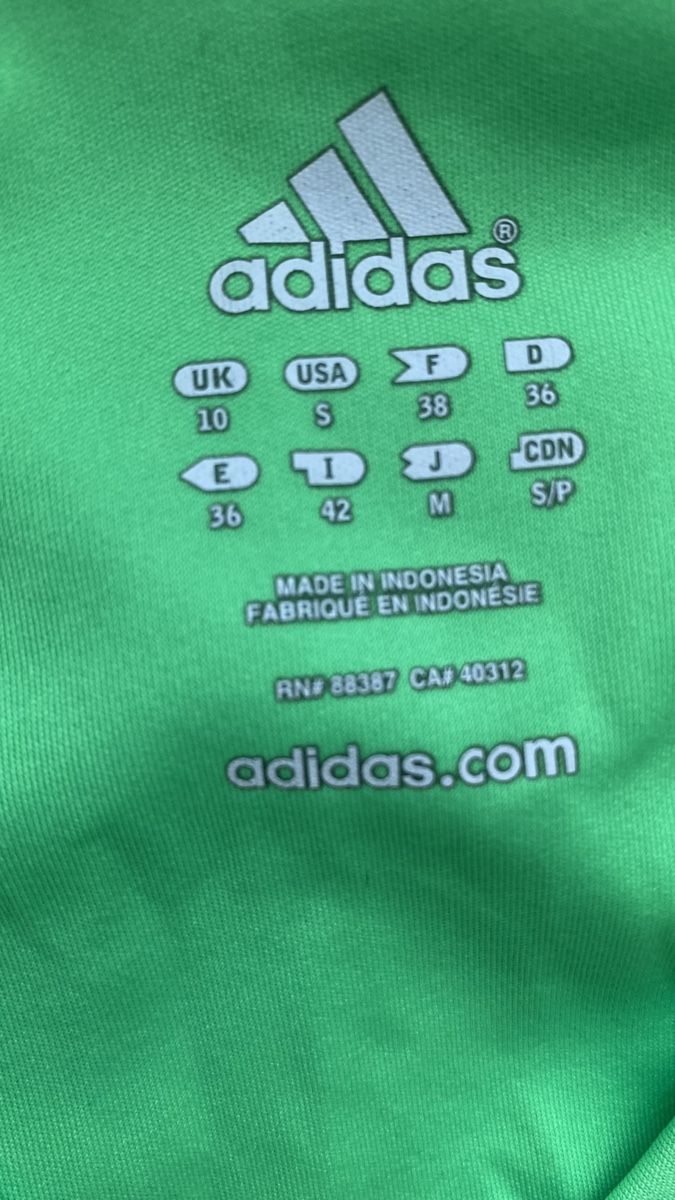 Adidas Tops: Adidas Top Oberteil – Gebraucht aus Obfelden von tan_9lj9 5
