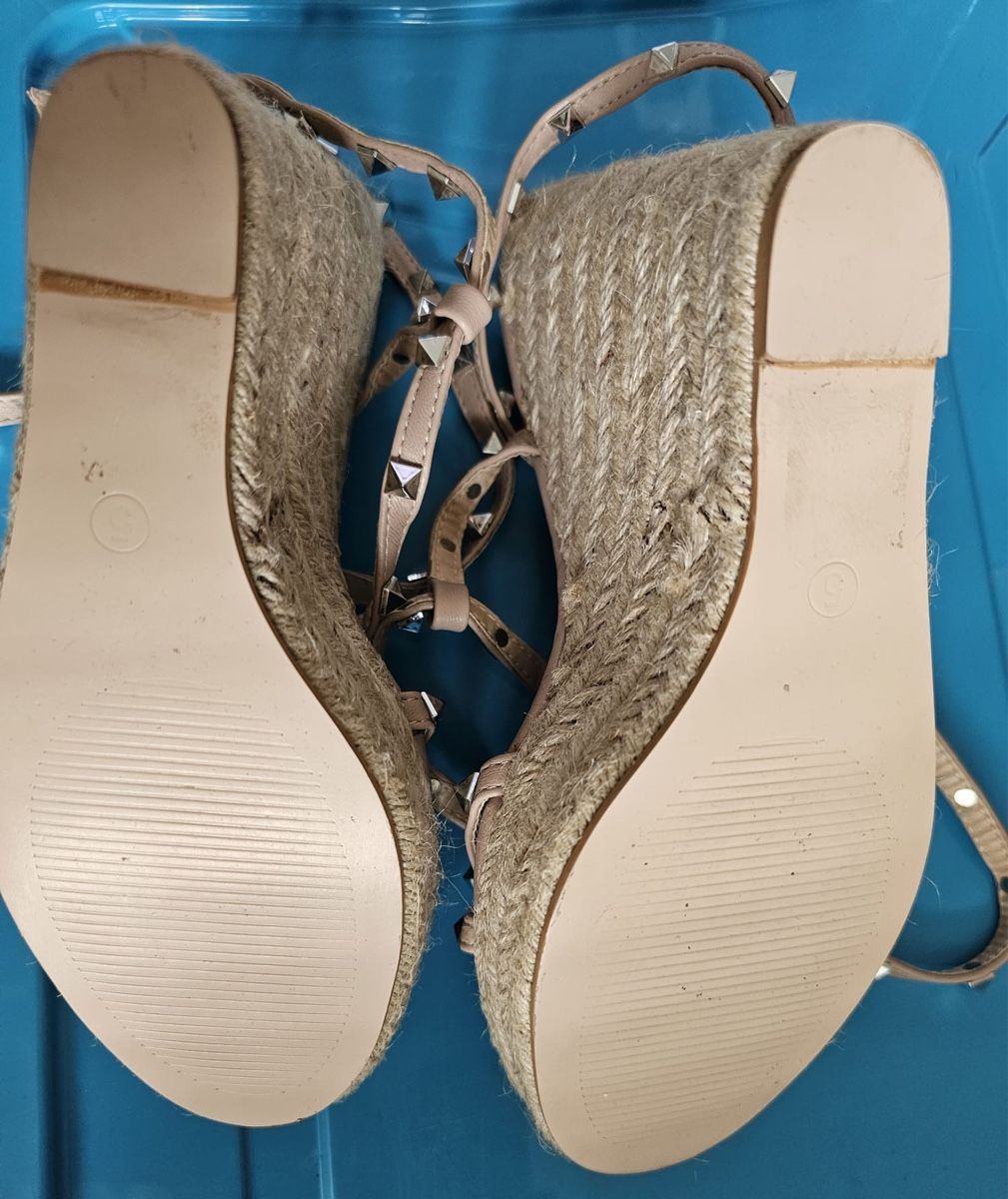 Scarpe da donna: Sandales compensées beige avec clous argentés - Taille 38 – Nuovo (secondo la descrizione) da Henniez venduto da jcf_6rzc 3